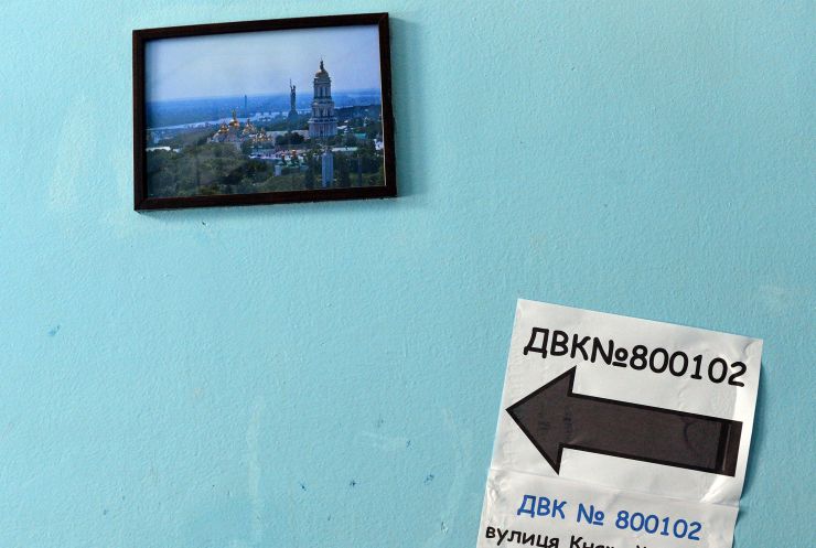 Голосування на виборах Президента України. Виборча дільниця номер 800102 у Києві. 