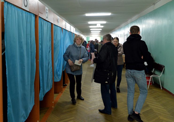 Голосування на виборах Президента України. Виборча дільниця номер 800102 у Києві. 