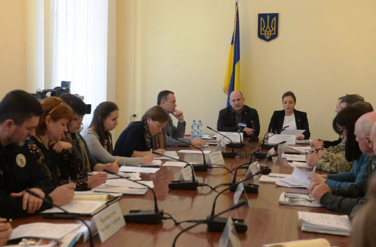 4 квітня 2019 перший заступник голови Комітету Верховної Ради України з питань соціальної політики, зайнятості та пенсійного забезпечення Сергій Каплін та член комітету Наталя Королевська під час робочої наради з нагоди Міжнародного дня інформування про мінну небезпеку.