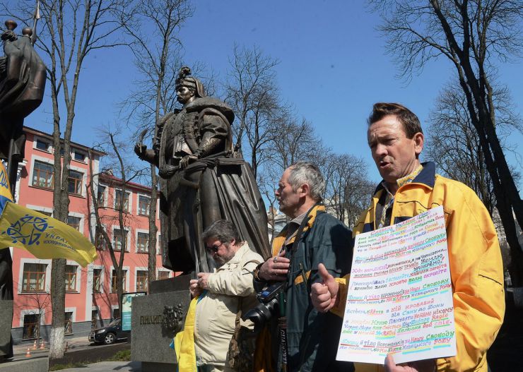 5 квітня 2019 Київ. Акція з нагоди 309-ї річниці Конституції Пилипа Орлика біля пам’ятника Пилипу Орлику.
5 квітня 1710 р. на зборах козацтва біля містечка Тягина (нині Бендери) на березі річки Дністер була прийнята перша Конституція Пилипа Орлика, і тим започаткований процес творення Конституції в Україні.