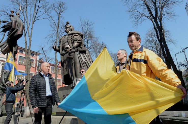 5 квітня 2019 Київ. Акція з нагоди 309-ї річниці Конституції Пилипа Орлика біля пам’ятника Пилипу Орлику.
5 квітня 1710 р. на зборах козацтва біля містечка Тягина (нині Бендери) на березі річки Дністер була прийнята перша Конституція Пилипа Орлика, і тим започаткований процес творення Конституції в Україні.
