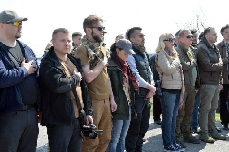 7 квітня 2019 Командувач об’єднаних сил, генерал-лейтенант Сергій Наєв відзначив журналістів, які займаються висвітленям війни на сході України з нагоди річниці Операції об’єднаних сил. А оглядач газети Олександр Клименко нагороджений відзнакою Командувача ООС «Козацький хрест» 1 ступеня.