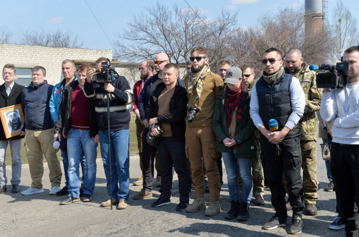 7 квітня 2019 Командувач об’єднаних сил, генерал-лейтенант Сергій Наєв відзначив журналістів, які займаються висвітленям війни на сході України з нагоди річниці Операції об’єднаних сил. А оглядач газети Олександр Клименко нагороджений відзнакою Командувача ООС «Козацький хрест» 1 ступеня.