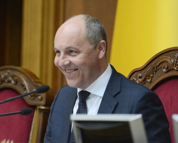 9 квітня 2019 пленарне засідання Верховної Ради України.
Голова Верховної Ради А.Парубій запросив на трибуну голову Комітету з питань культури і духовності Миколу Княжицького для продовження розгляду проекту Закону про забезпечення функціонування української мови як державної (№ 5670-д), розгляд якого у другому читанні було розпочато 28 лютого.
Депутати продовжили розгляд правок до сьомого розділу законопроекту, який має назву: ЗАБЕЗПЕЧЕННЯ СТАНДАРТІВ ДЕРЖАВНОЇ МОВИ (правки 1033-1273) із 1218 правки.
