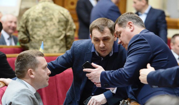 9 квітня 2019 пленарне засідання Верховної Ради України.
Голова Верховної Ради А.Парубій запросив на трибуну голову Комітету з питань культури і духовності Миколу Княжицького для продовження розгляду проекту Закону про забезпечення функціонування української мови як державної (№ 5670-д), розгляд якого у другому читанні було розпочато 28 лютого.
Депутати продовжили розгляд правок до сьомого розділу законопроекту, який має назву: ЗАБЕЗПЕЧЕННЯ СТАНДАРТІВ ДЕРЖАВНОЇ МОВИ (правки 1033-1273) із 1218 правки.
