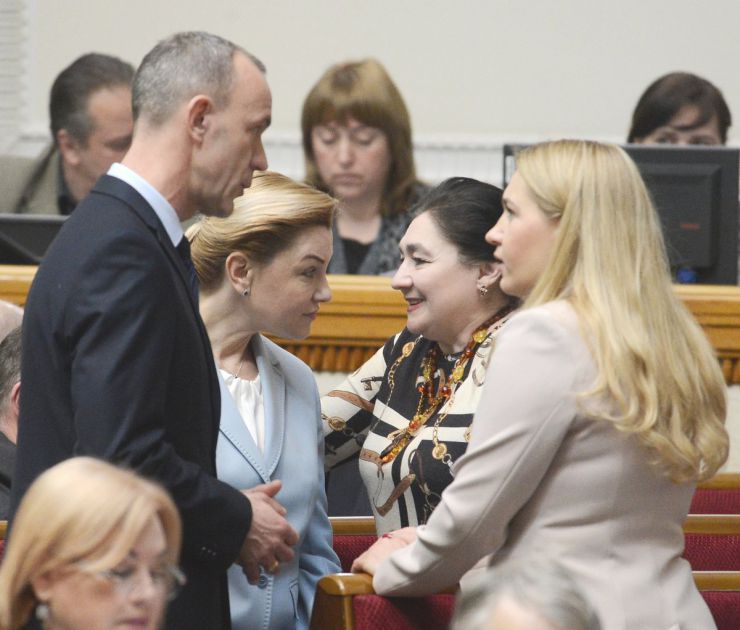 9 квітня 2019 пленарне засідання Верховної Ради України.
Голова Верховної Ради А.Парубій запросив на трибуну голову Комітету з питань культури і духовності Миколу Княжицького для продовження розгляду проекту Закону про забезпечення функціонування української мови як державної (№ 5670-д), розгляд якого у другому читанні було розпочато 28 лютого.
Депутати продовжили розгляд правок до сьомого розділу законопроекту, який має назву: ЗАБЕЗПЕЧЕННЯ СТАНДАРТІВ ДЕРЖАВНОЇ МОВИ (правки 1033-1273) із 1218 правки.
