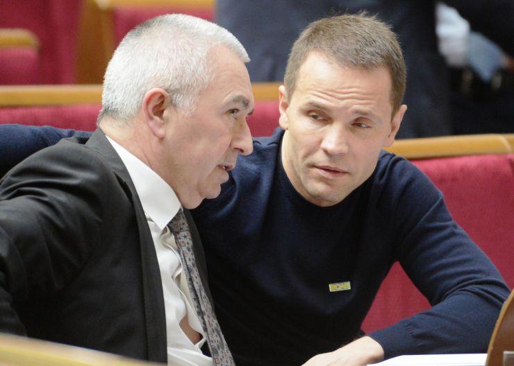 10 квітня 2019 пленарне засідання Верховної Ради України.
Голова Верховної Ради запросив на трибуну голову Комітету з питань культури і духовності Миколу Княжицького для продовження розгляду проекту Закону про забезпечення функціонування української мови як державної (№ 5670-д), розгляд якого у другому читанні було розпочато 28 лютого.
Володимир Арешонков БП, Юрій Дерев’янко позафр.