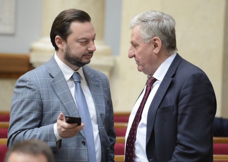 10 квітня 2019 пленарне засідання Верховної Ради України.
Голова Верховної Ради запросив на трибуну голову Комітету з питань культури і духовності Миколу Княжицького для продовження розгляду проекту Закону про забезпечення функціонування української мови як державної (№ 5670-д), розгляд якого у другому читанні було розпочато 28 лютого.
Юрій Соловей БП, Микола Лаврик БП.