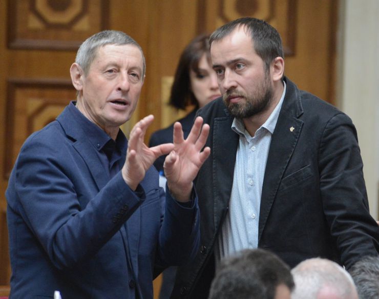10 квітня 2019 пленарне засідання Верховної Ради України.
Голова Верховної Ради запросив на трибуну голову Комітету з питань культури і духовності Миколу Княжицького для продовження розгляду проекту Закону про забезпечення функціонування української мови як державної (№ 5670-д), розгляд якого у другому читанні було розпочато 28 лютого.
Іван Спориш БП, Павло Кишкар позафр.