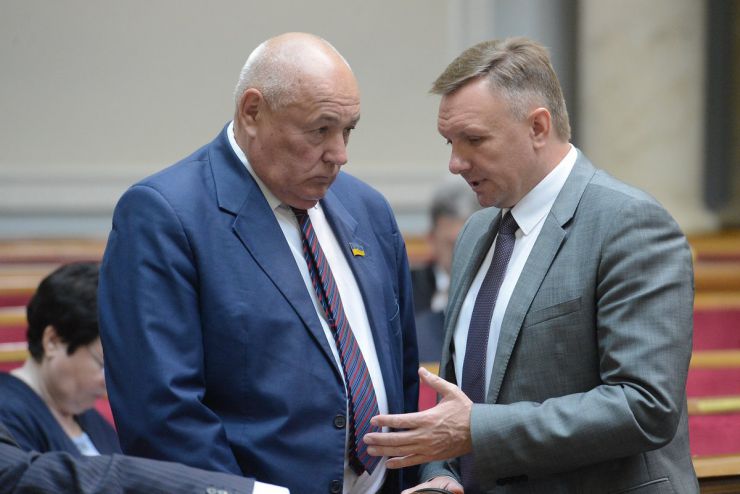 10 квітня 2019 пленарне засідання Верховної Ради України.
Голова Верховної Ради запросив на трибуну голову Комітету з питань культури і духовності Миколу Княжицького для продовження розгляду проекту Закону про забезпечення функціонування української мови як державної (№ 5670-д), розгляд якого у другому читанні було розпочато 28 лютого.
Андрій Река НФ, Олександр Горбунов НФ.