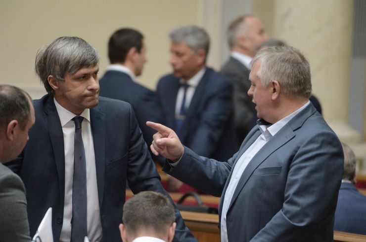 10 квітня 2019 пленарне засідання Верховної Ради України.
Голова Верховної Ради запросив на трибуну голову Комітету з питань культури і духовності Миколу Княжицького для продовження розгляду проекту Закону про забезпечення функціонування української мови як державної (№ 5670-д), розгляд якого у другому читанні було розпочато 28 лютого.
Юрій Чижмарь РП, Олег Купрієнко РП.