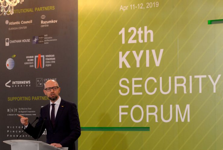 11-12 квітня 2019 проходить 12-ий Київський Безпековий Форум, організований Фондом Арсенія Яценюка «Відкрий Україну». 