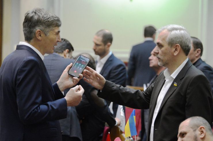 12 квітня 2019 пленарне засідання Верховної Ради України.
Голова Верховної Ради України Андрій Парубій повідомив, що у сесійні залі присутні члени Кабінету Міністрів на чолі з Прем'єр-міністром В.Гройсманом.
