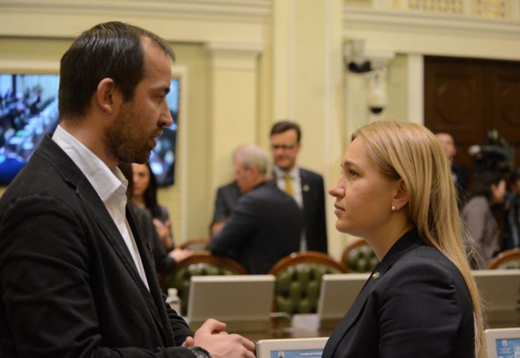 22 квітня 2019 засідання погоджувальної ради у Верховній Раді України. Павло Кишкар (поз.), Оксана Юринець (БП).