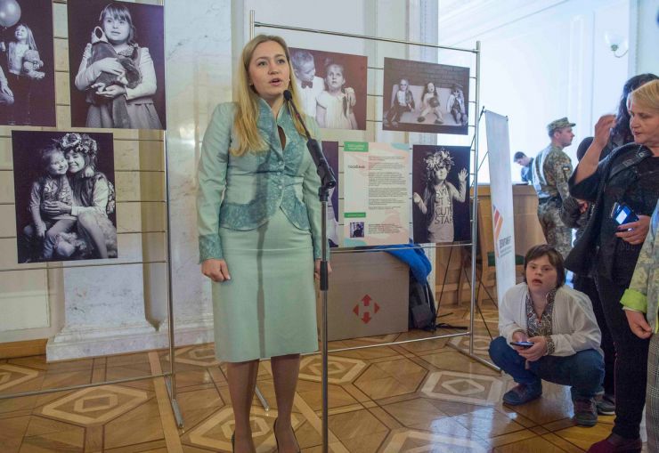 23 квітня 2019 «Особливі. Ми різні, але ми рівні» - виставку фотографій особливих дітей презентують у Верховній Раді України.
Благодійну ініціативу започаткували у Львові задля привернення уваги до особливого дару особливих дітей: абсолютної та безумовної любов та довіри до світу. Юринець Оксана н.д.