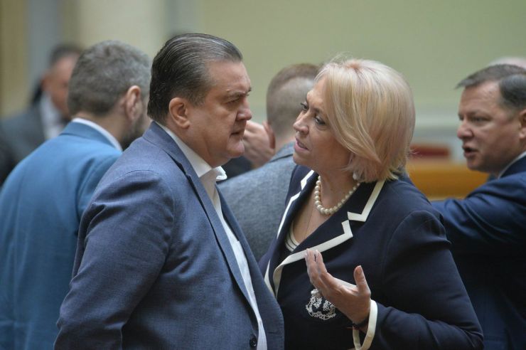 23 квітня 2019 пленарне засідання Верховної Ради України.
Парламент перейшов до розгляду проекту Закону про забезпечення функціонування української мови як державної (№ 5670-д), розгляд якого у другому читанні було розпочато 28 лютого.
