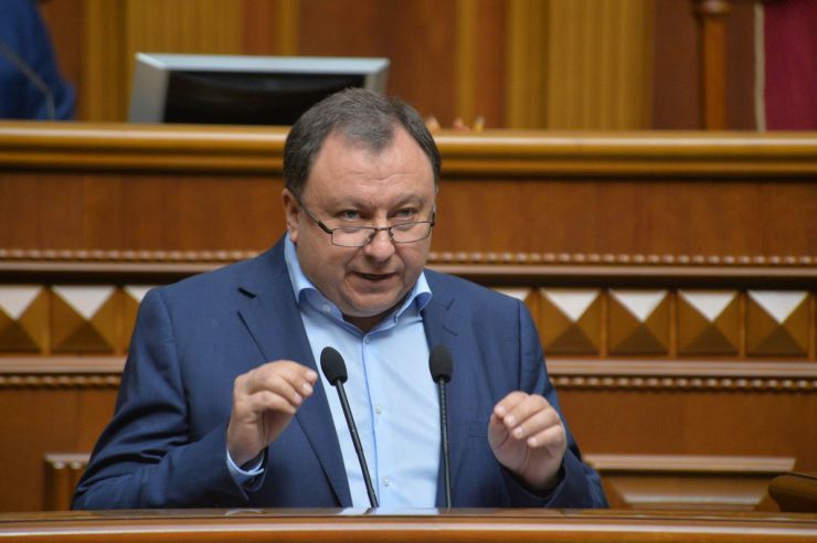 23 квітня 2019 пленарне засідання Верховної Ради України.
Парламент перейшов до розгляду проекту Закону про забезпечення функціонування української мови як державної (№ 5670-д), розгляд якого у другому читанні було розпочато 28 лютого.
Микола Княжицький.