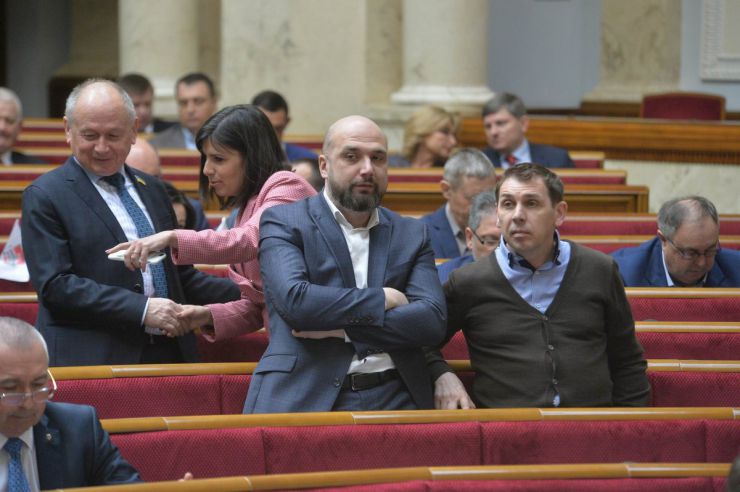 23 квітня 2019 пленарне засідання Верховної Ради України.
Парламент перейшов до розгляду проекту Закону про забезпечення функціонування української мови як державної (№ 5670-д), розгляд якого у другому читанні було розпочато 28 лютого.
