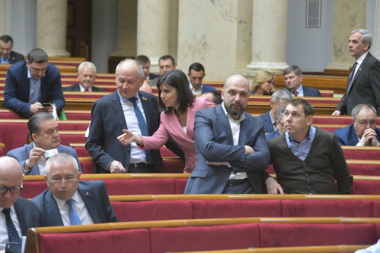 23 квітня 2019 пленарне засідання Верховної Ради України.
Парламент перейшов до розгляду проекту Закону про забезпечення функціонування української мови як державної (№ 5670-д), розгляд якого у другому читанні було розпочато 28 лютого.
