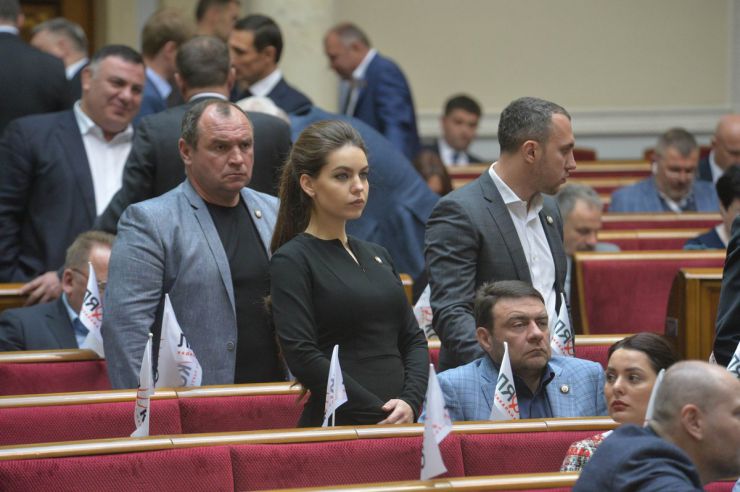 23 квітня 2019 пленарне засідання Верховної Ради України.
Парламент перейшов до розгляду проекту Закону про забезпечення функціонування української мови як державної (№ 5670-д), розгляд якого у другому читанні було розпочато 28 лютого.
