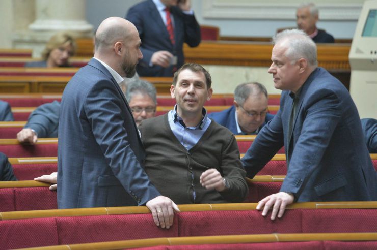 23 квітня 2019 пленарне засідання Верховної Ради України.
Парламент перейшов до розгляду проекту Закону про забезпечення функціонування української мови як державної (№ 5670-д), розгляд якого у другому читанні було розпочато 28 лютого.
