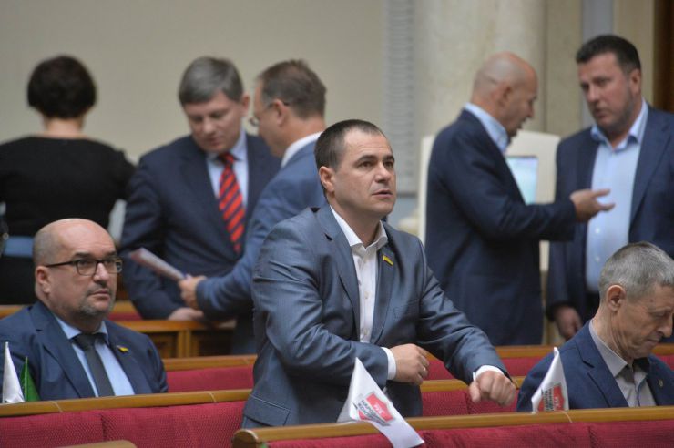 23 квітня 2019 пленарне засідання Верховної Ради України.
Парламент перейшов до розгляду проекту Закону про забезпечення функціонування української мови як державної (№ 5670-д), розгляд якого у другому читанні було розпочато 28 лютого.
Богдан Матківський - позафрак.