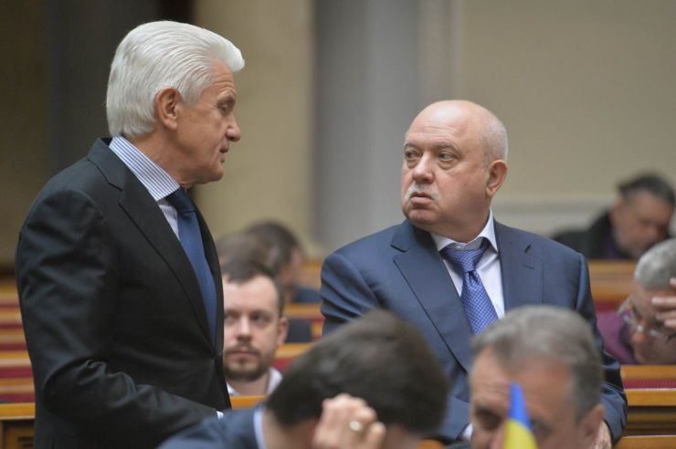 23 квітня 2019 пленарне засідання Верховної Ради України.
Парламент перейшов до розгляду проекту Закону про забезпечення функціонування української мови як державної (№ 5670-д), розгляд якого у другому читанні було розпочато 28 лютого.
Володимир Литвин позафрак., Віктор Развадовський Відродження.
