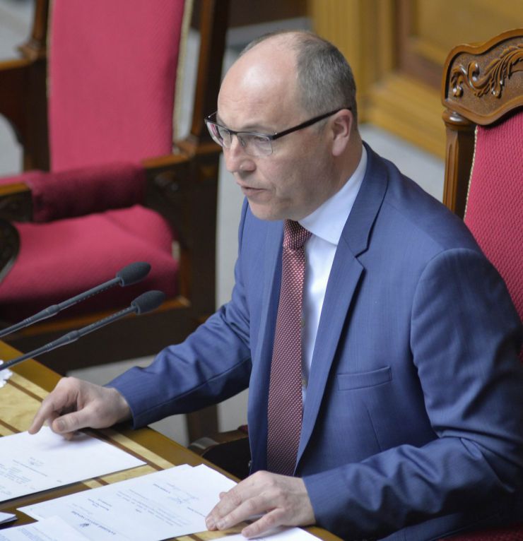 24 квітня 2019 пленарне засідання Верховної Ради України.
Парламент перейшов до розгляду проекту Закону про забезпечення функціонування української мови як державної (№ 5670-д), розгляд якого у другому читанні було розпочато 28 лютого.
Голова Верховної Ради запросив на трибуну голову Комітету з питань культури і духовності Миколу Княжицького.