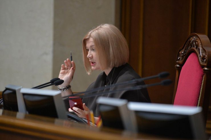 24 квітня 2019 пленарне засідання Верховної Ради України.
Парламент перейшов до розгляду проекту Закону про забезпечення функціонування української мови як державної (№ 5670-д), розгляд якого у другому читанні було розпочато 28 лютого.
Голова Верховної Ради запросив на трибуну голову Комітету з питань культури і духовності Миколу Княжицького.