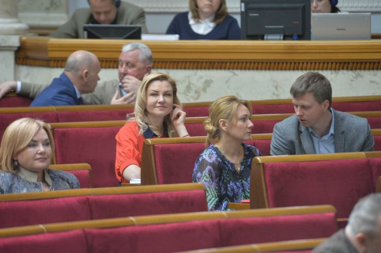 24 квітня 2019 пленарне засідання Верховної Ради України.
Парламент перейшов до розгляду проекту Закону про забезпечення функціонування української мови як державної (№ 5670-д), розгляд якого у другому читанні було розпочато 28 лютого.
Голова Верховної Ради запросив на трибуну голову Комітету з питань культури і духовності Миколу Княжицького.