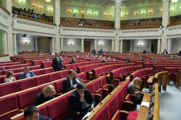 24 квітня 2019 пленарне засідання Верховної Ради України.
Парламент перейшов до розгляду проекту Закону про забезпечення функціонування української мови як державної (№ 5670-д), розгляд якого у другому читанні було розпочато 28 лютого.
Голова Верховної Ради запросив на трибуну голову Комітету з питань культури і духовності Миколу Княжицького.