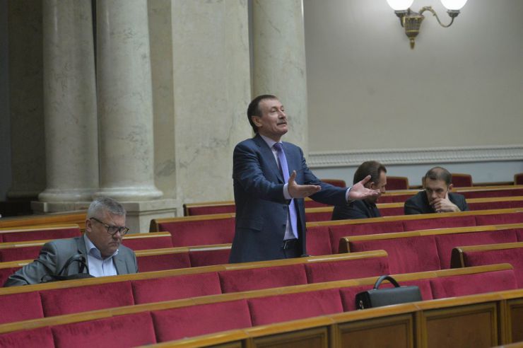 24 квітня 2019 пленарне засідання Верховної Ради України.
Парламент перейшов до розгляду проекту Закону про забезпечення функціонування української мови як державної (№ 5670-д), розгляд якого у другому читанні було розпочато 28 лютого.
Голова Верховної Ради запросив на трибуну голову Комітету з питань культури і духовності Миколу Княжицького. Михайло Папієв – ОБ.