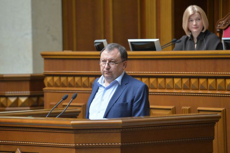 24 квітня 2019 пленарне засідання Верховної Ради України.
Парламент перейшов до розгляду проекту Закону про забезпечення функціонування української мови як державної (№ 5670-д), розгляд якого у другому читанні було розпочато 28 лютого.
Голова Верховної Ради запросив на трибуну голову Комітету з питань культури і духовності Миколу Княжицького. Микола Княжицький.