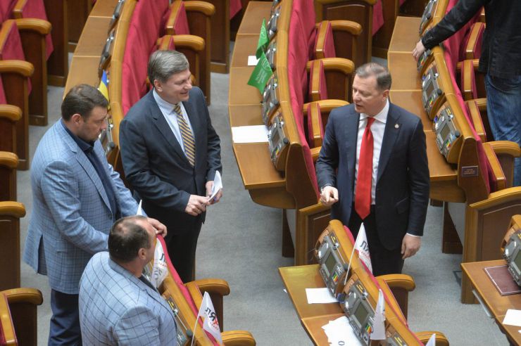 24 квітня 2019 пленарне засідання Верховної Ради України.
Парламент перейшов до розгляду проекту Закону про забезпечення функціонування української мови як державної (№ 5670-д), розгляд якого у другому читанні було розпочато 28 лютого.
Голова Верховної Ради запросив на трибуну голову Комітету з питань культури і духовності Миколу Княжицького. Артур Герасимов, Олег Ляшко.