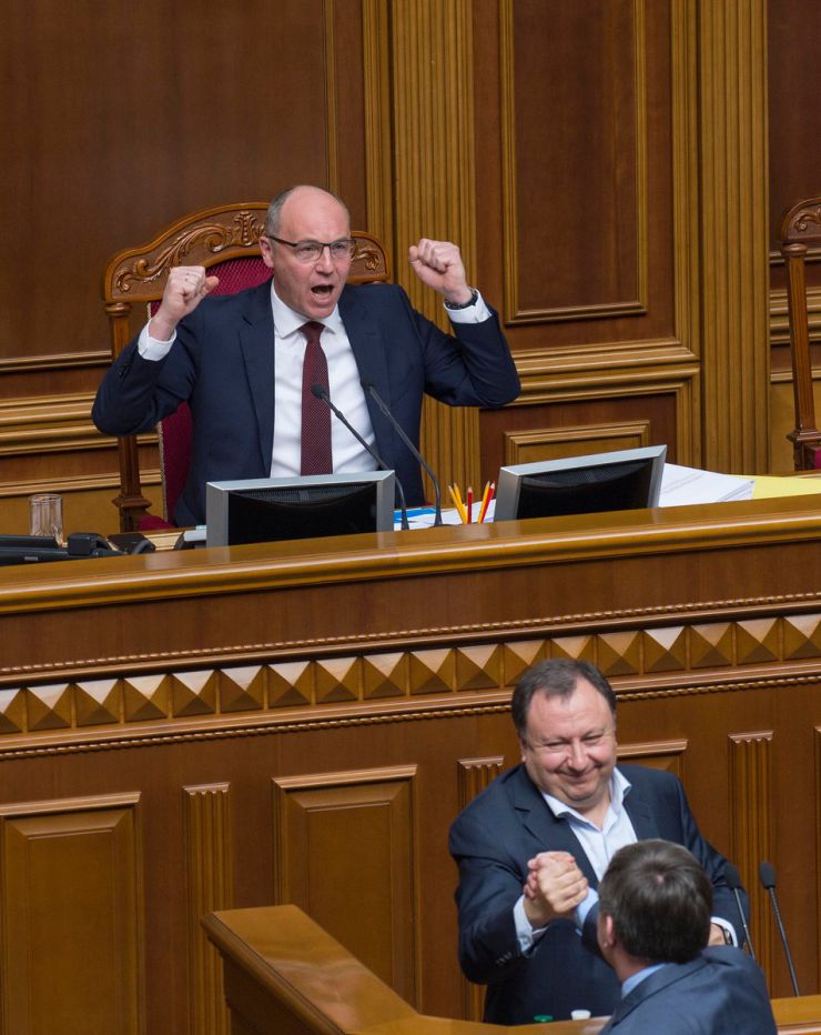 25 квітня 2019 пленарне засідання Верховної Ради України.
Верховна Рада 278 голосами прийняла у другому читанні та в цілому Закон України 