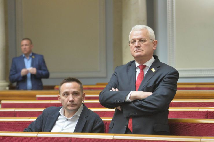 26 квітня 2019 пленарне засідання Верховної Ради України.
Головуючий надав слово для заяви від фракцій політичної партії 