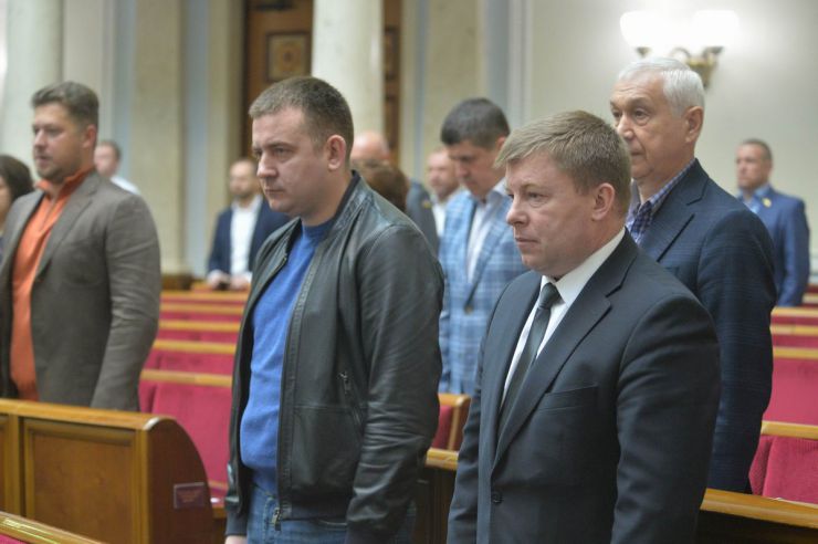 26 квітня 2019 пленарне засідання Верховної Ради України.
Головуючий надав слово для заяви від фракцій політичної партії 