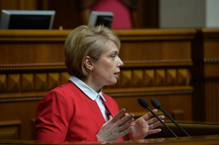 26 квітня 2019 пленарне засідання Верховної Ради України.
Головуючий надав слово для заяви від фракцій політичної партії 