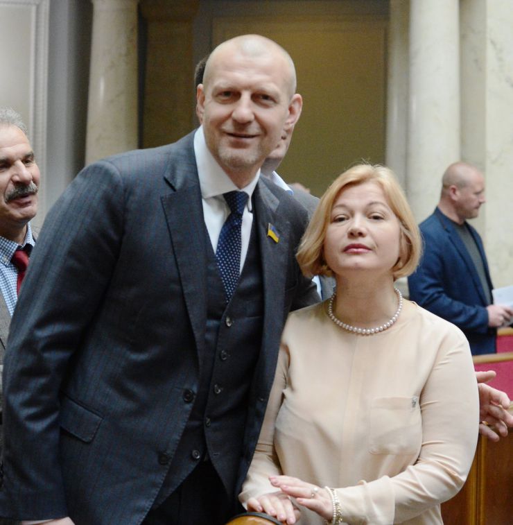15 травня 2019 пленарне засідання Верховної Ради України.
Голова Верховної Ради України Андрій Парубій, відкривши ранкове засідання, привітав Першого заступника Голови Верховної Ради України Ірину Геращенко з днем народження.
Ірина Геращенко, Андрій Тетерук (НФ).
