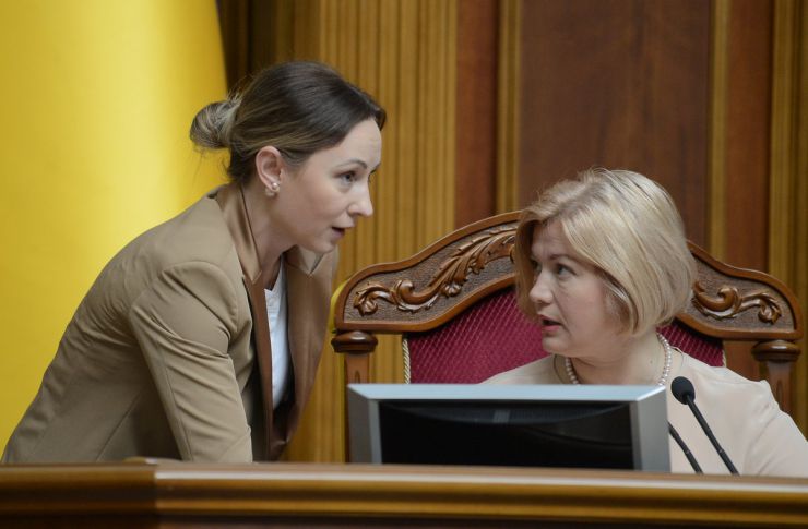 15 травня 2019 пленарне засідання Верховної Ради України.
Голова Верховної Ради України Андрій Парубій, відкривши ранкове засідання, привітав Першого заступника Голови Верховної Ради України Ірину Геращенко з днем народження.
Ірина Суслова (БП), Ірина Геращенко.