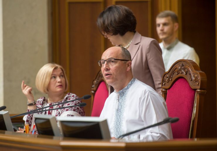 16 травня 2019 пленарне засідання Верховної Ради України.
Голова Верховної Ради Андрій Парубій привітав народних депутатів, працівників Апарату та всіх українців з Днем вишиванки.