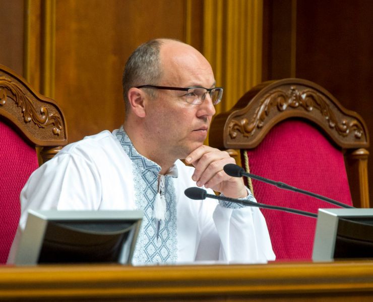 16 травня 2019 пленарне засідання Верховної Ради України.
Голова Верховної Ради Андрій Парубій привітав народних депутатів, працівників Апарату та всіх українців з Днем вишиванки.