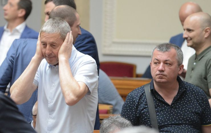 22 травня 2019 позачергове пленарне засідання Верховної Ради України.
Для участі у позачерговому засіданні зареєструвалося 240 народних депутатів.
Голова Верховної Ради України Андрій Парубій у зв'язку з вимогою Президента України про скликання позачергового пленарного засідання Верховної Ради України восьмого скликання та відповідно до частини восьмої статті 19 Регламенту Верховної Ради України відкрив позачергове засідання. Іван Спориш БП, Іван Мельничук БП.