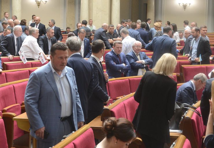 22 травня 2019 позачергове пленарне засідання Верховної Ради України.
Для участі у позачерговому засіданні зареєструвалося 240 народних депутатів.
Голова Верховної Ради України Андрій Парубій у зв'язку з вимогою Президента України про скликання позачергового пленарного засідання Верховної Ради України восьмого скликання та відповідно до частини восьмої статті 19 Регламенту Верховної Ради України відкрив позачергове засідання.