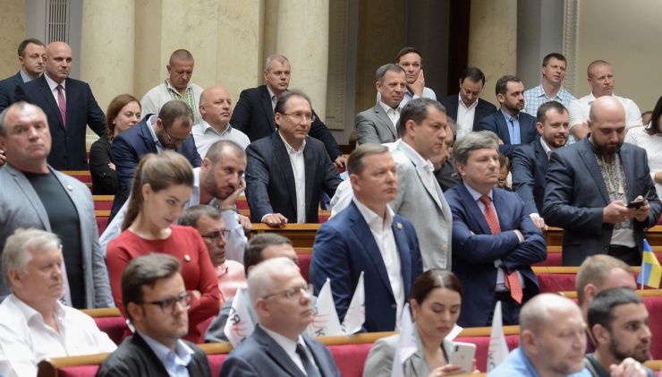 22 травня 2019 позачергове пленарне засідання Верховної Ради України.
Для участі у позачерговому засіданні зареєструвалося 240 народних депутатів.
Голова Верховної Ради України Андрій Парубій у зв'язку з вимогою Президента України про скликання позачергового пленарного засідання Верховної Ради України восьмого скликання та відповідно до частини восьмої статті 19 Регламенту Верховної Ради України відкрив позачергове засідання.
