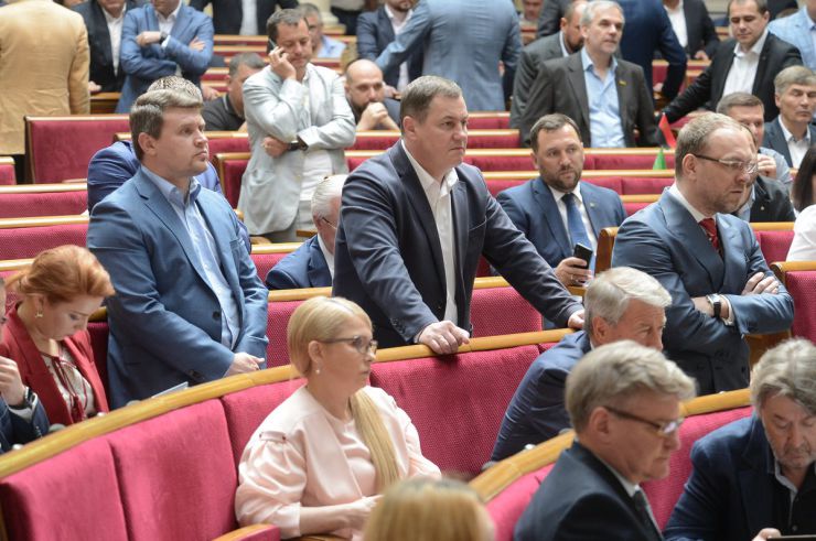 22 травня 2019 позачергове пленарне засідання Верховної Ради України.
Для участі у позачерговому засіданні зареєструвалося 240 народних депутатів.
Голова Верховної Ради України Андрій Парубій у зв'язку з вимогою Президента України про скликання позачергового пленарного засідання Верховної Ради України восьмого скликання та відповідно до частини восьмої статті 19 Регламенту Верховної Ради України відкрив позачергове засідання.