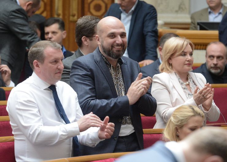 22 травня 2019 позачергове пленарне засідання Верховної Ради України.
Для участі у позачерговому засіданні зареєструвалося 240 народних депутатів.
Голова Верховної Ради України Андрій Парубій у зв'язку з вимогою Президента України про скликання позачергового пленарного засідання Верховної Ради України восьмого скликання та відповідно до частини восьмої статті 19 Регламенту Верховної Ради України відкрив позачергове засідання. Іван Рибак БП, Ігор Артюшенко БП, Оксана Білозір БП.