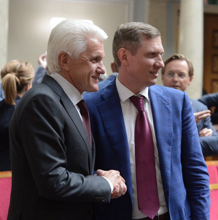 22 травня 2019 позачергове пленарне засідання Верховної Ради України.
Для участі у позачерговому засіданні зареєструвалося 240 народних депутатів.
Голова Верховної Ради України Андрій Парубій у зв'язку з вимогою Президента України про скликання позачергового пленарного засідання Верховної Ради України восьмого скликання та відповідно до частини восьмої статті 19 Регламенту Верховної Ради України відкрив позачергове засідання. Володимир Литвин поз., Сергій Шахов ВОЛЯ.