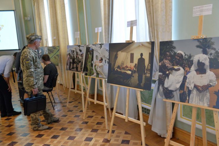 23 травня 2019 у Великій актовій залі Дипломатичної академії України імені Геннадія Удовенка при Міністерстві закордонних справ України за участю керівництва МЗС України відбувся захід з нагоди відзначення Дня Африки – 2019.
Програмою заходу передбачено ознайомлення з фотовиставкою Олександра Клименка на тему «Участь України в операціях ООН з підтримання миру в Африці», організованою за сприяння МЗС України.
У заході взяли участь очільники посольств країн Африканського континенту та міжнародних організацій, акредитованих в Україні.