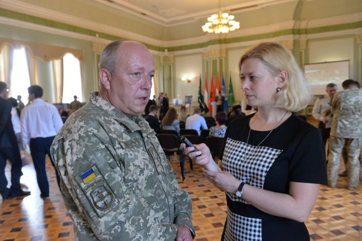 23 травня 2019 у Великій актовій залі Дипломатичної академії України імені Геннадія Удовенка при Міністерстві закордонних справ України за участю керівництва МЗС України відбувся захід з нагоди відзначення Дня Африки – 2019.
Програмою заходу передбачено ознайомлення з фотовиставкою Олександра Клименка на тему «Участь України в операціях ООН з підтримання миру в Африці», організованою за сприяння МЗС України.
У заході взяли участь очільники посольств країн Африканського континенту та міжнародних організацій, акредитованих в Україні.